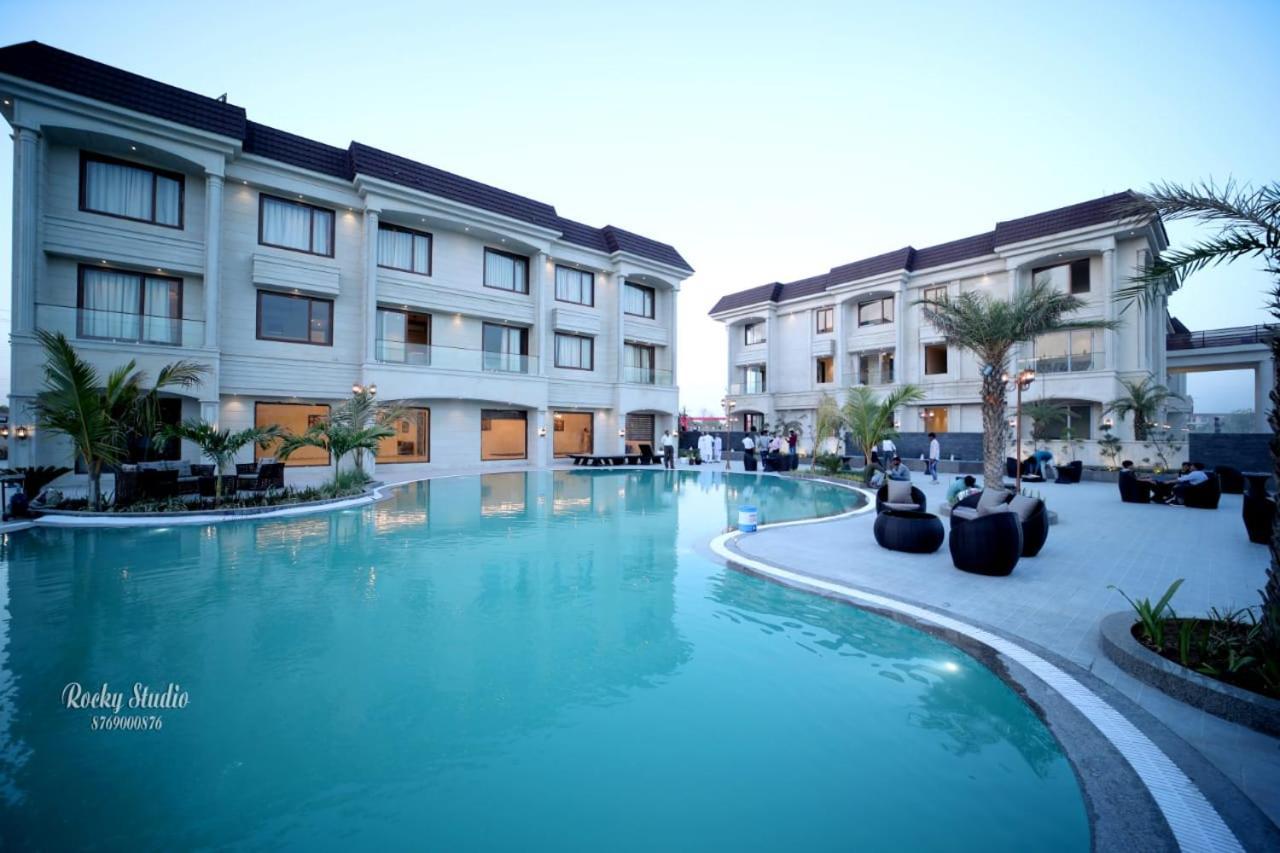 The Imperial Prime Clarks Inn Suites, Bhilwara ภายนอก รูปภาพ