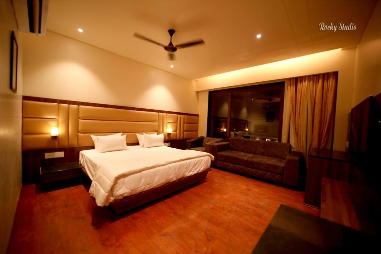 The Imperial Prime Clarks Inn Suites, Bhilwara ภายนอก รูปภาพ
