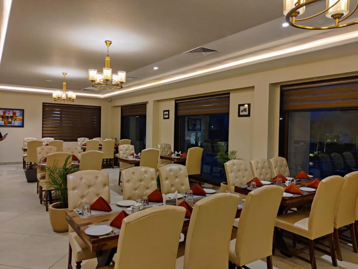 The Imperial Prime Clarks Inn Suites, Bhilwara ภายนอก รูปภาพ