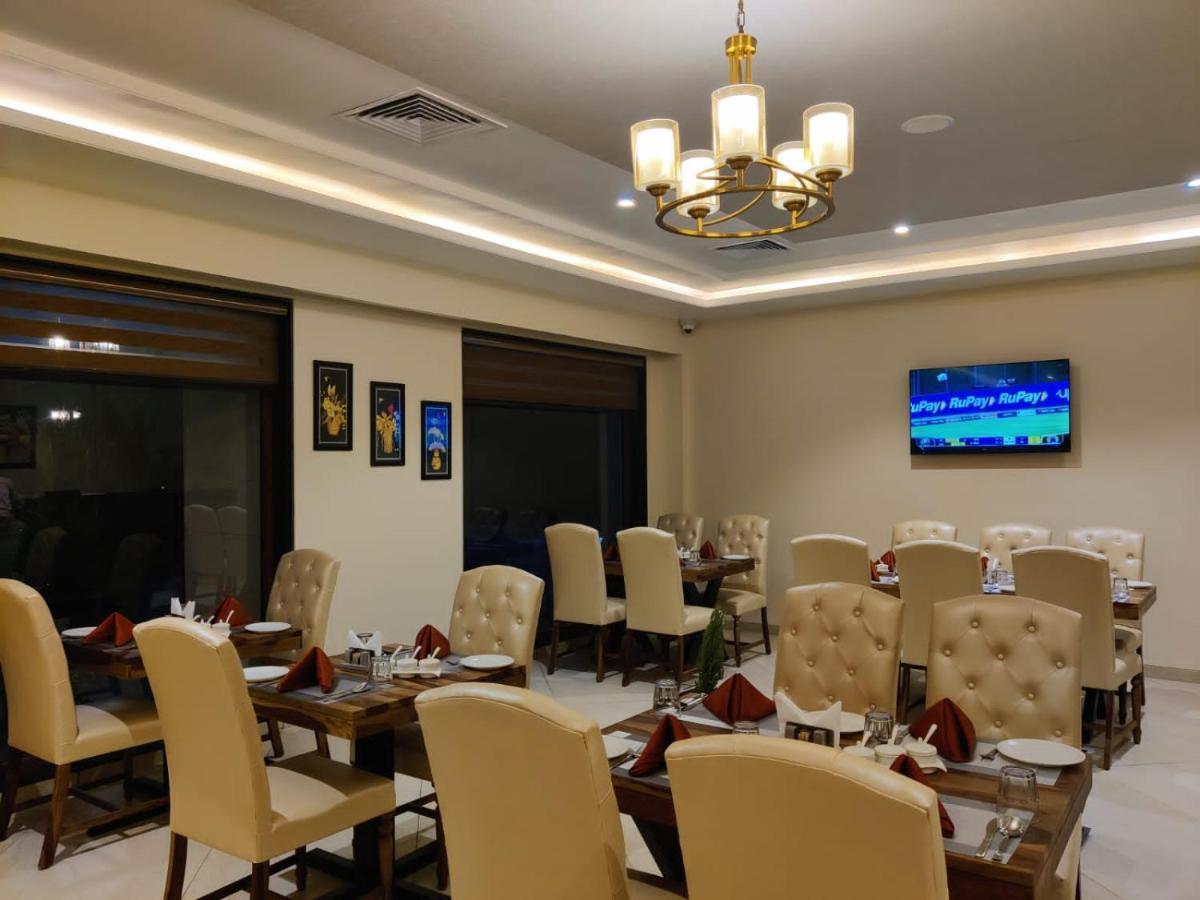 The Imperial Prime Clarks Inn Suites, Bhilwara ภายนอก รูปภาพ