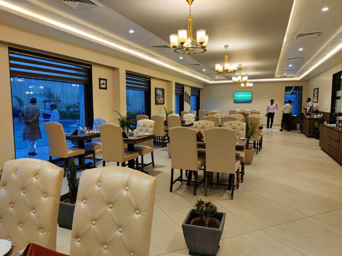 The Imperial Prime Clarks Inn Suites, Bhilwara ภายนอก รูปภาพ