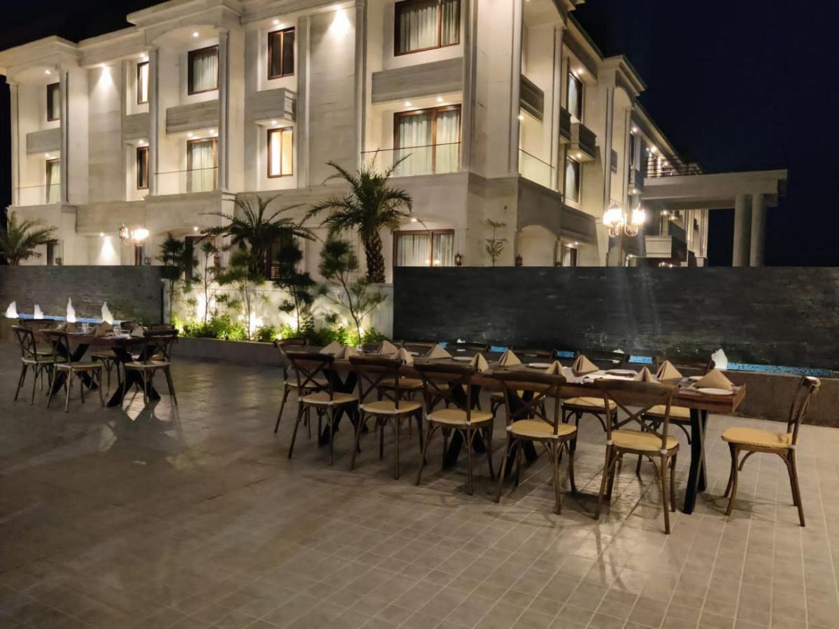 The Imperial Prime Clarks Inn Suites, Bhilwara ภายนอก รูปภาพ