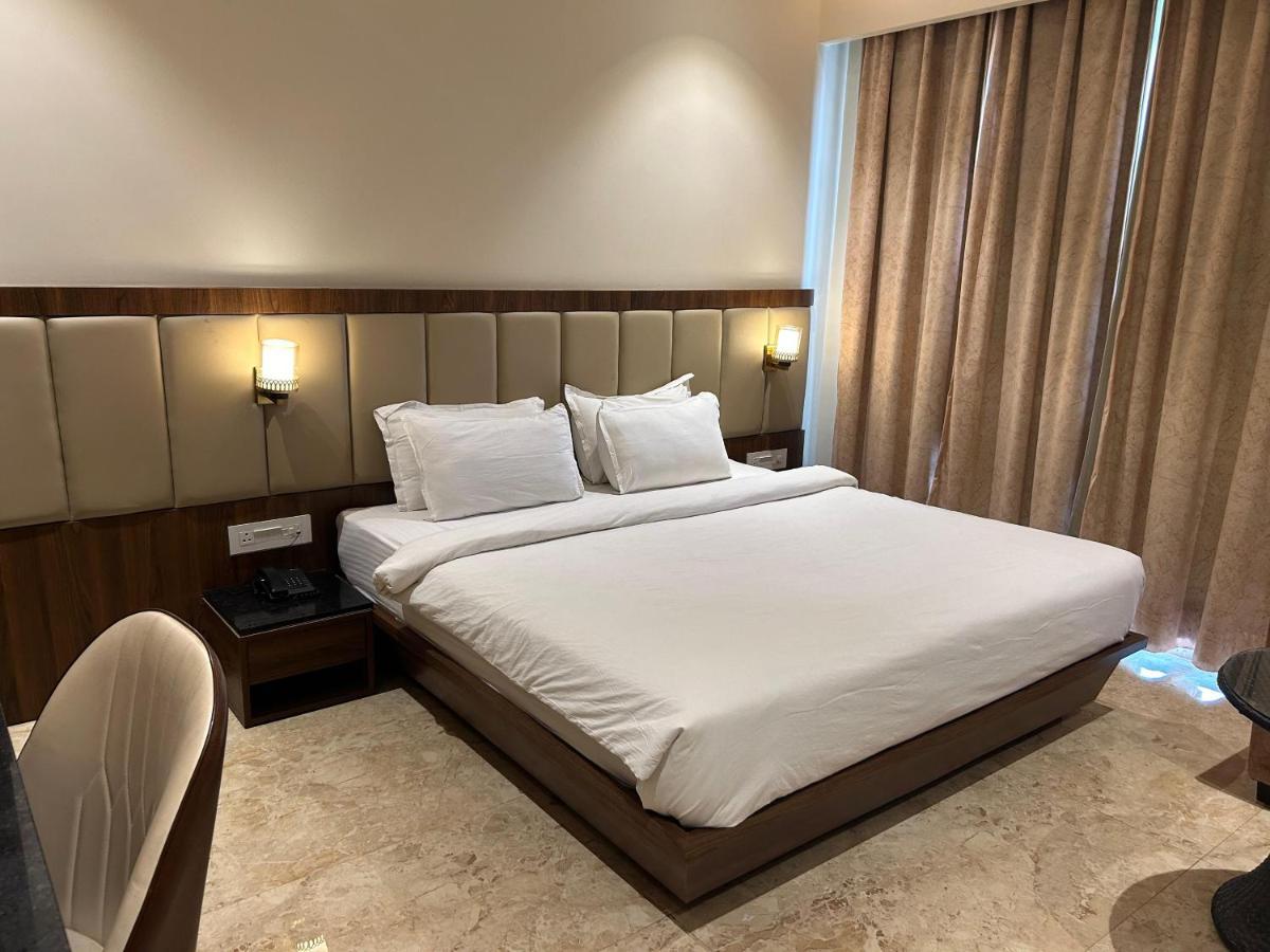 The Imperial Prime Clarks Inn Suites, Bhilwara ภายนอก รูปภาพ