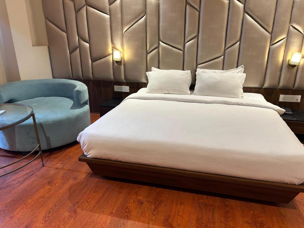 The Imperial Prime Clarks Inn Suites, Bhilwara ภายนอก รูปภาพ