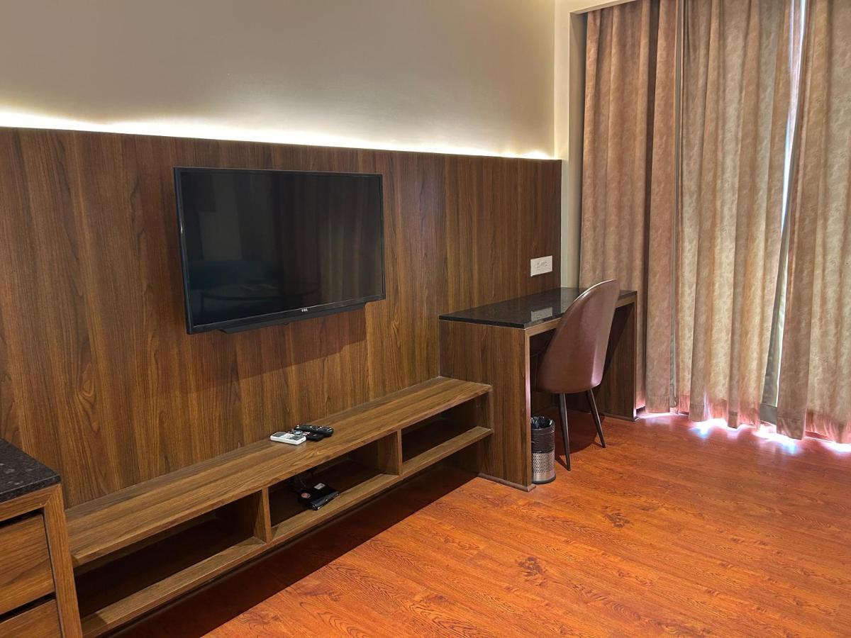 The Imperial Prime Clarks Inn Suites, Bhilwara ภายนอก รูปภาพ