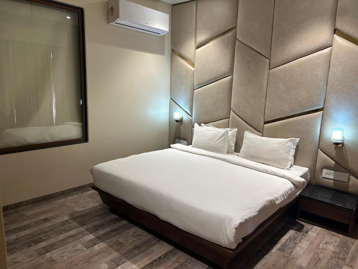 The Imperial Prime Clarks Inn Suites, Bhilwara ภายนอก รูปภาพ
